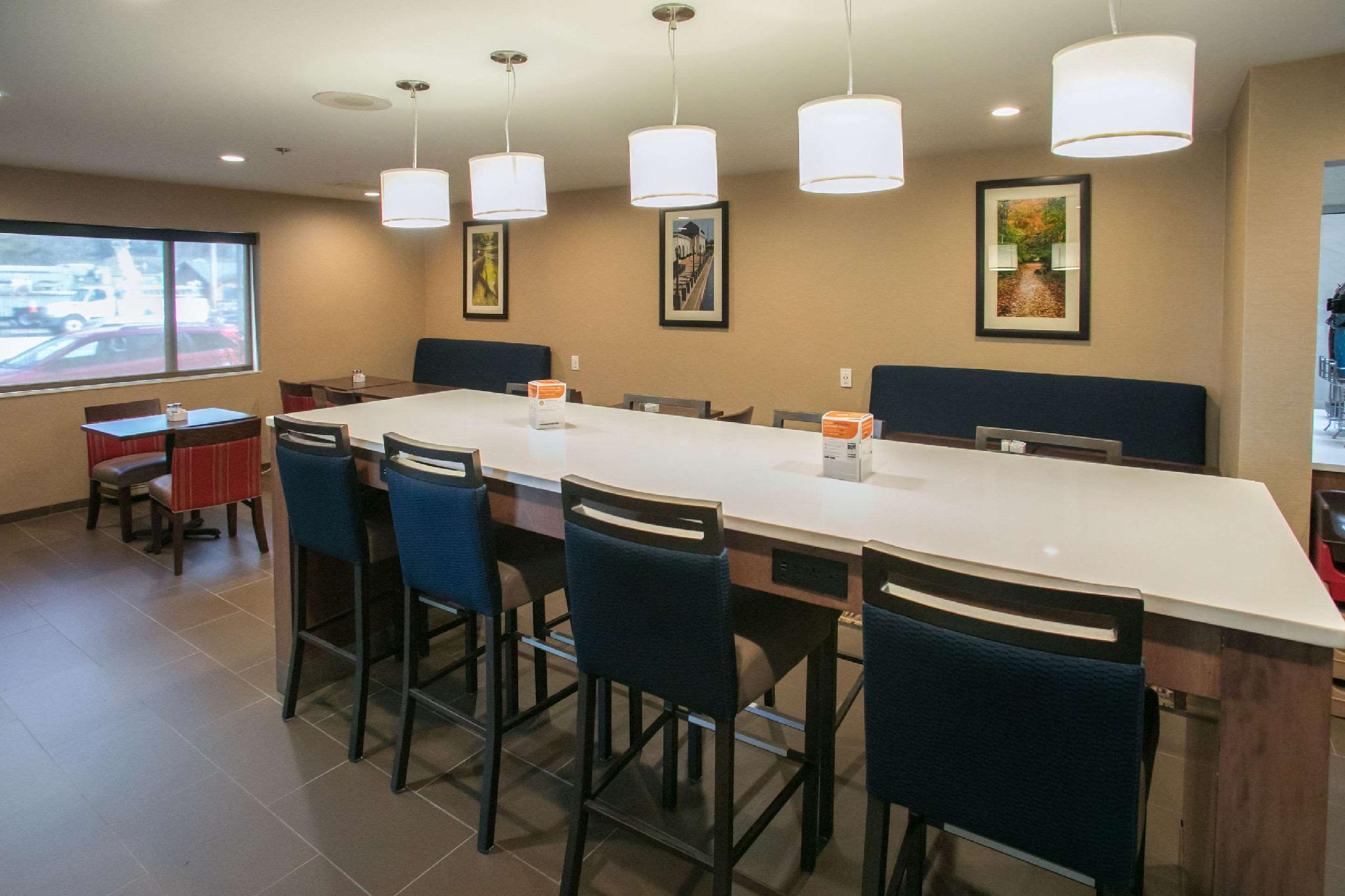 コンフォート スイーツ オークブルック テラス ニア オークブルック センター 写真