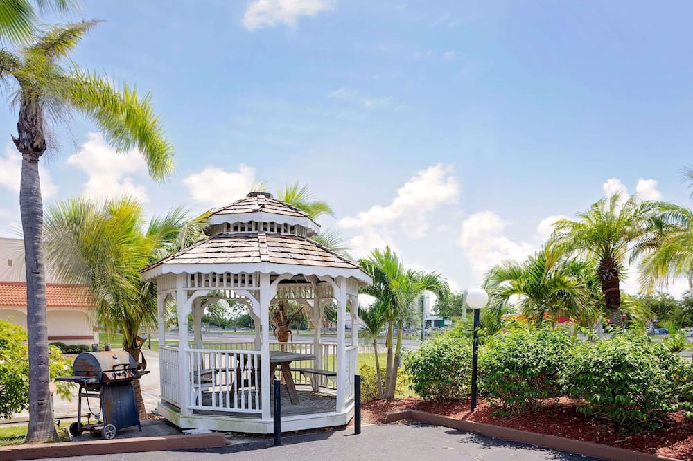 ナイツ イン ポート シャーロット 写真