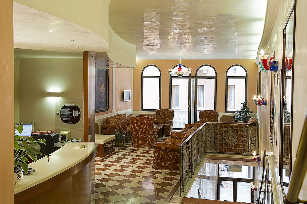 ホテル ナツィオナーレ 写真