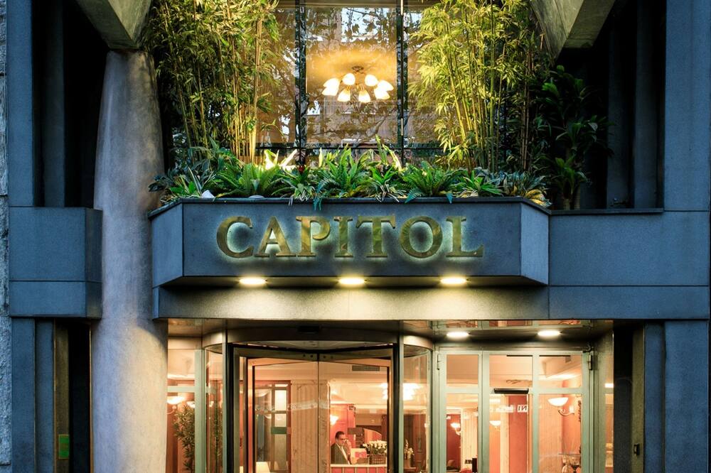 ホテル キャピトル 写真