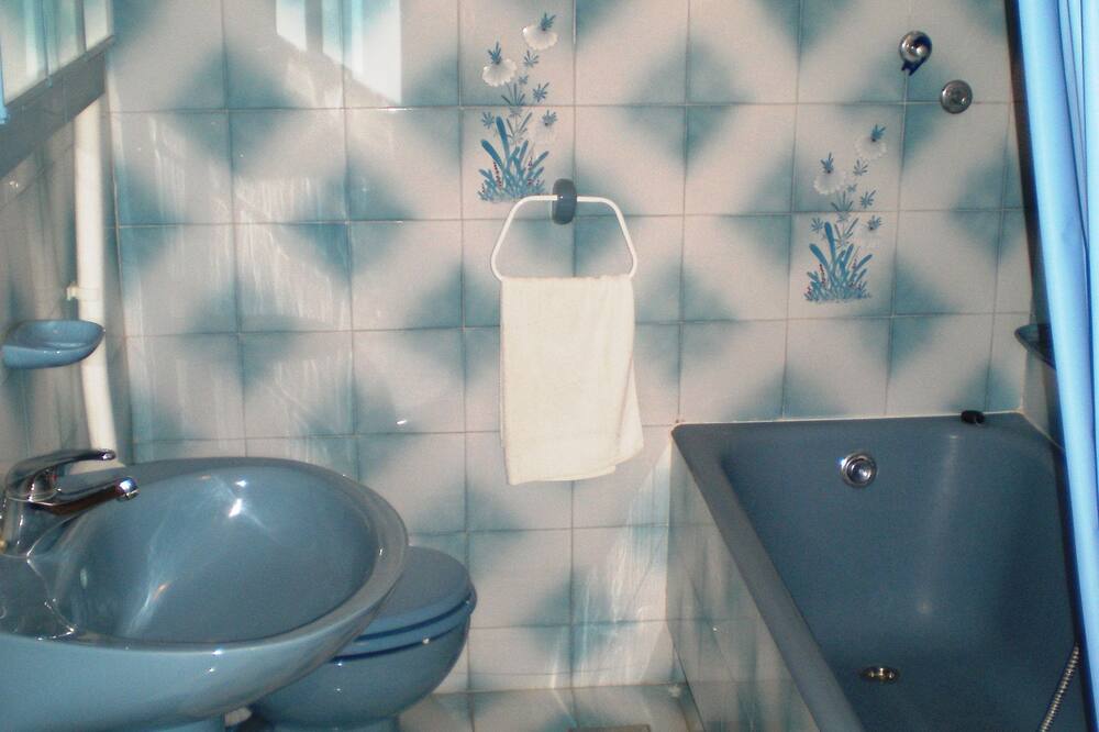 アパートメンツ アンド ルームズ ロゴシック 写真