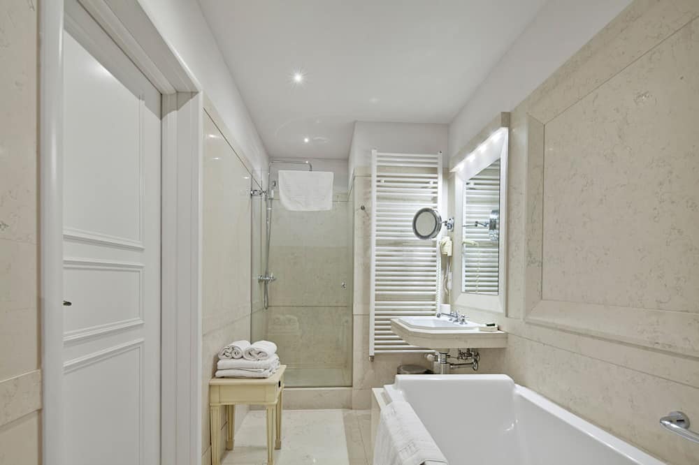 The Bonerowski Palace***** 写真