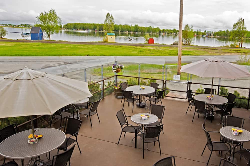 Coast Inn at Lake Hood 写真