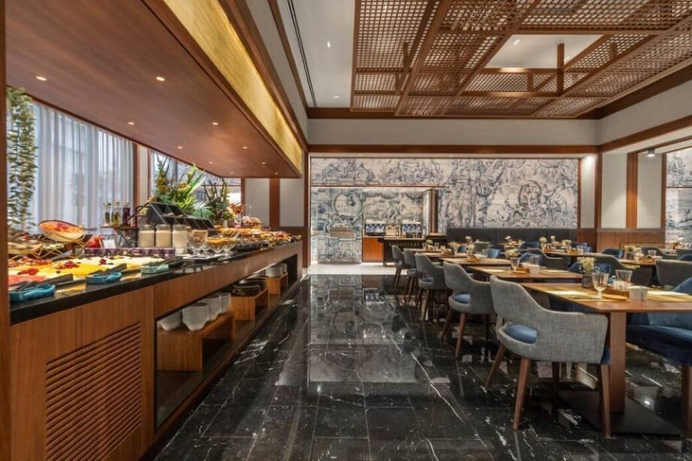 ユーロスターズ ユニバーサル リスボア 写真