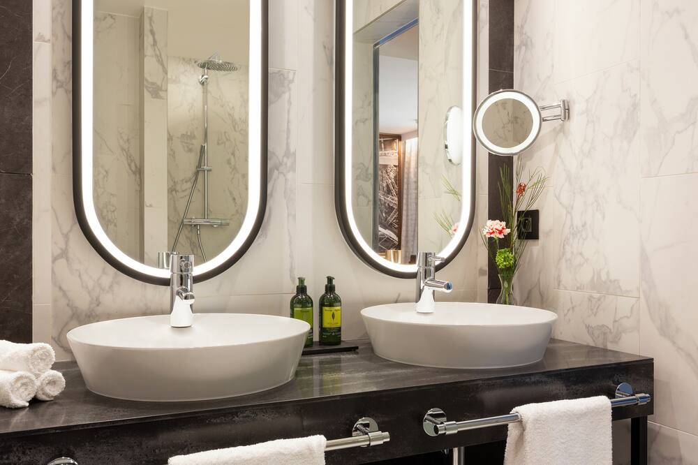 ラ クレ トゥール エッフェル パリ バイ ザ クレスト コレクション 写真