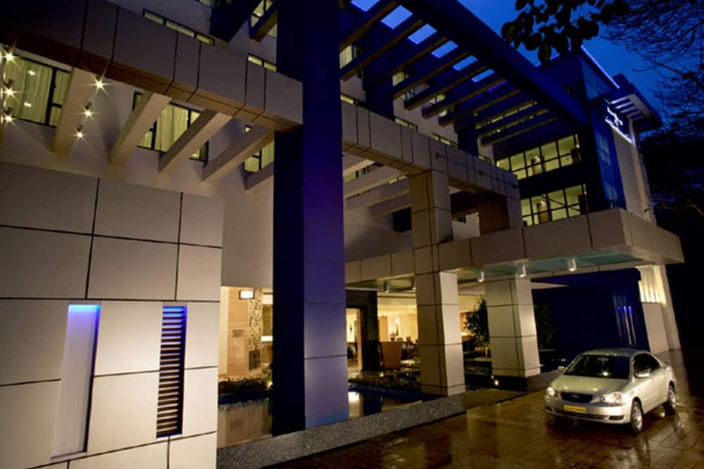 アダルシュ ハミルトン ホテル 写真