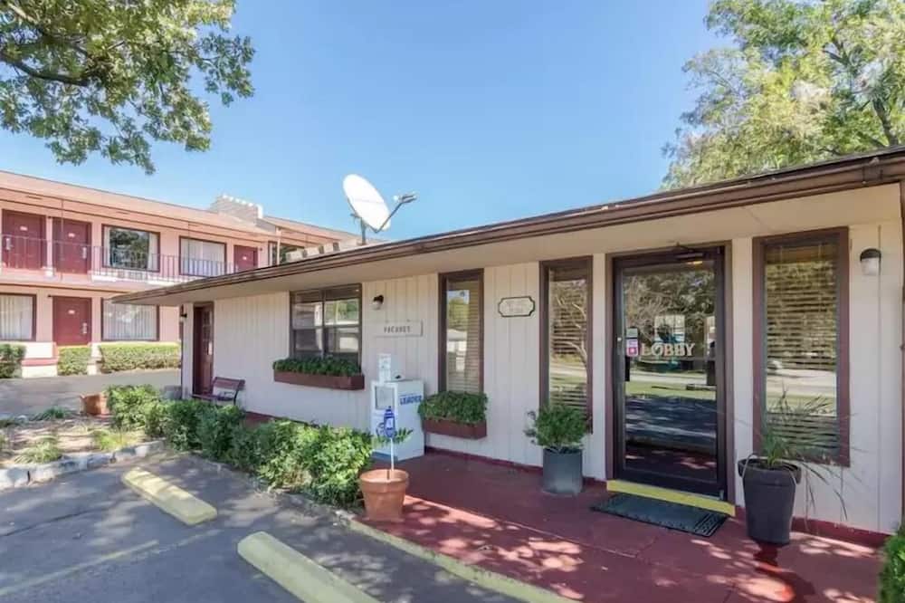 ザ パークウッド イン & スイーツ 写真