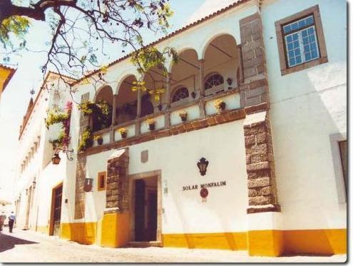 ホテル ソラー デ モンファリム 写真