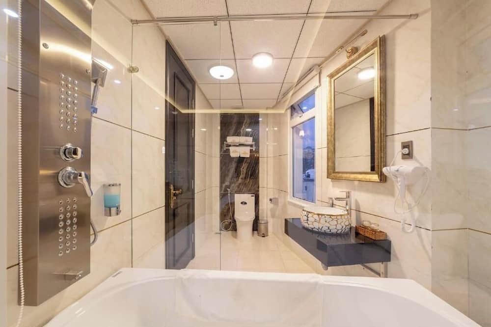 クイーン T アンド T ダラット 写真