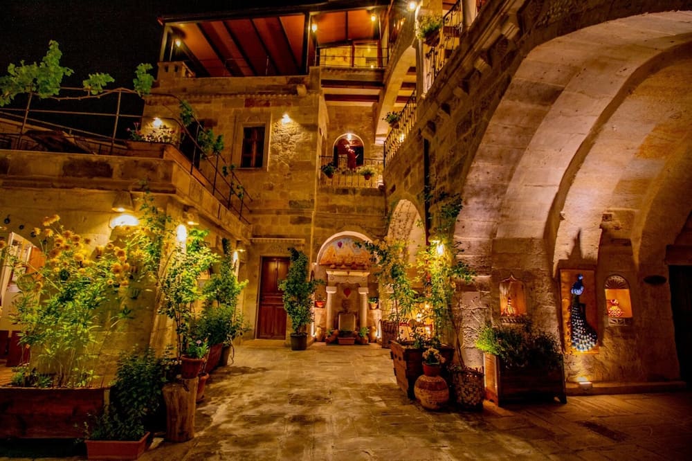 アレン ケイブ ホテル 写真