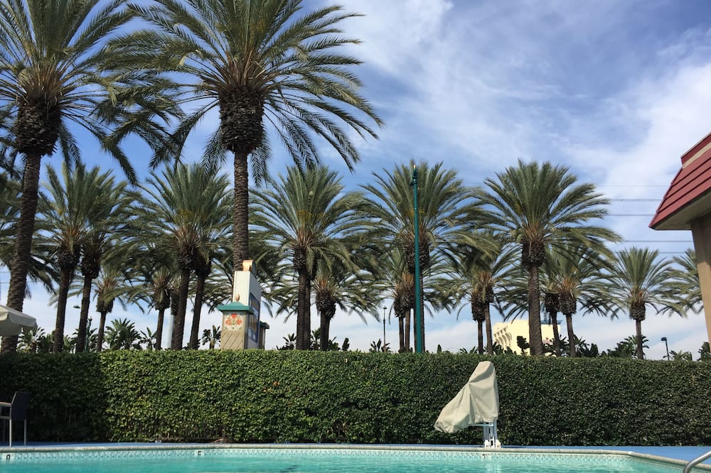 アナハイム ディスカバリー イン & スイーツ 写真