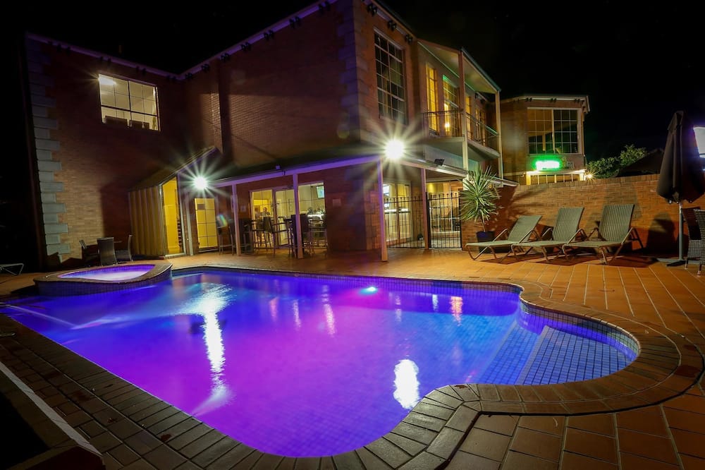 ベストウェスタン プラス ホヴェル ツリー イン 写真