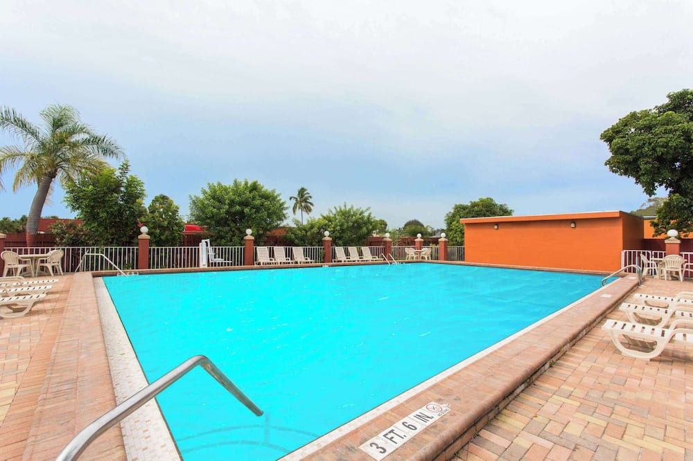 デイズ イン バイ ウィンダム フォート マイヤーズ 写真