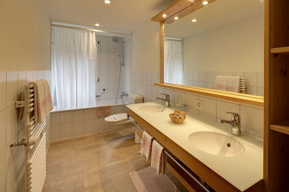 ホテル アルペンローズ ヴェンゲン 写真