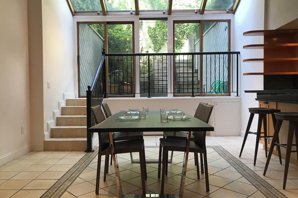 チェルシー パインズ イン 写真