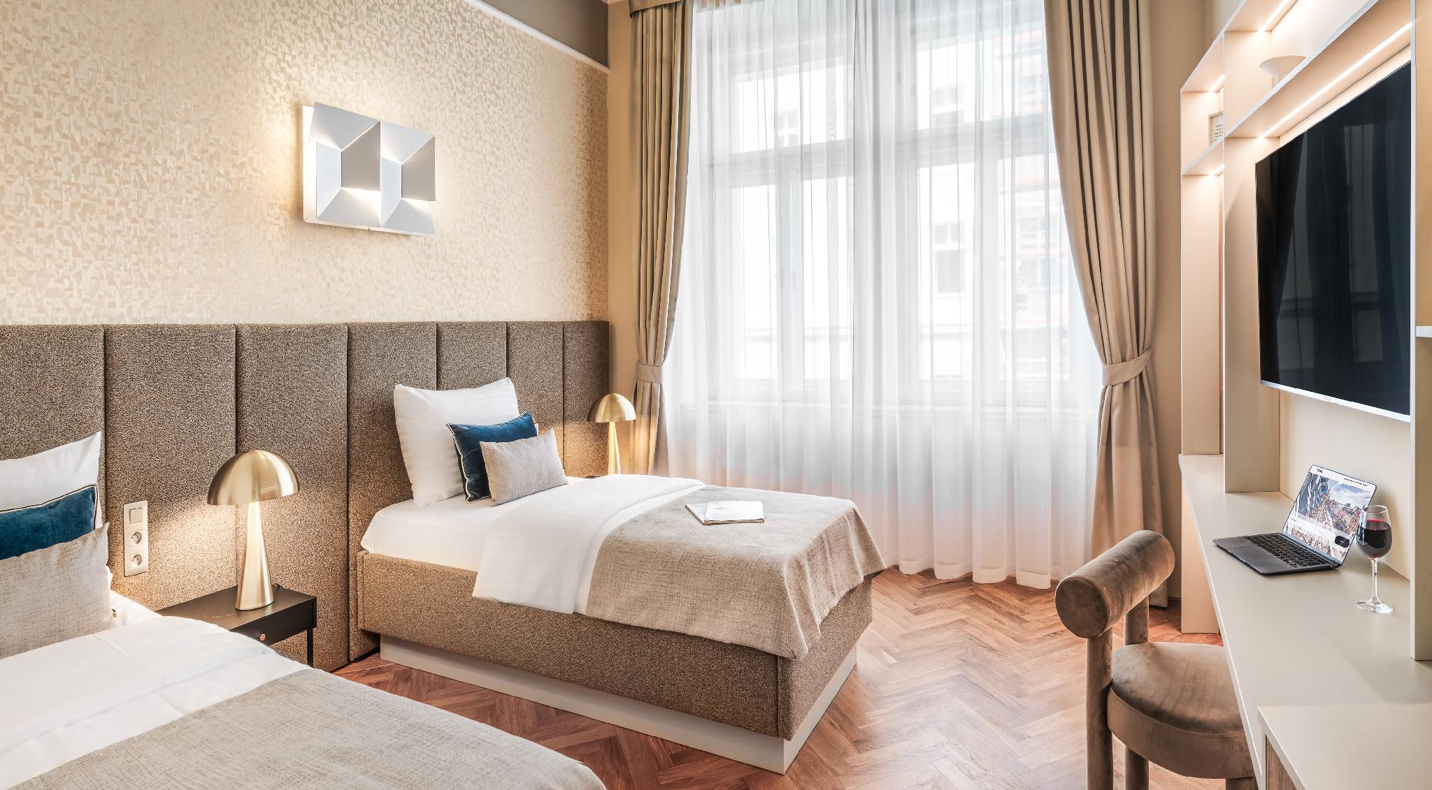 マエストロ バイ アドレツ 写真