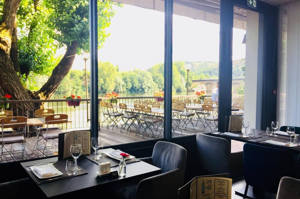 ラ シャルトルーズ ロジス オテル レストラン 写真