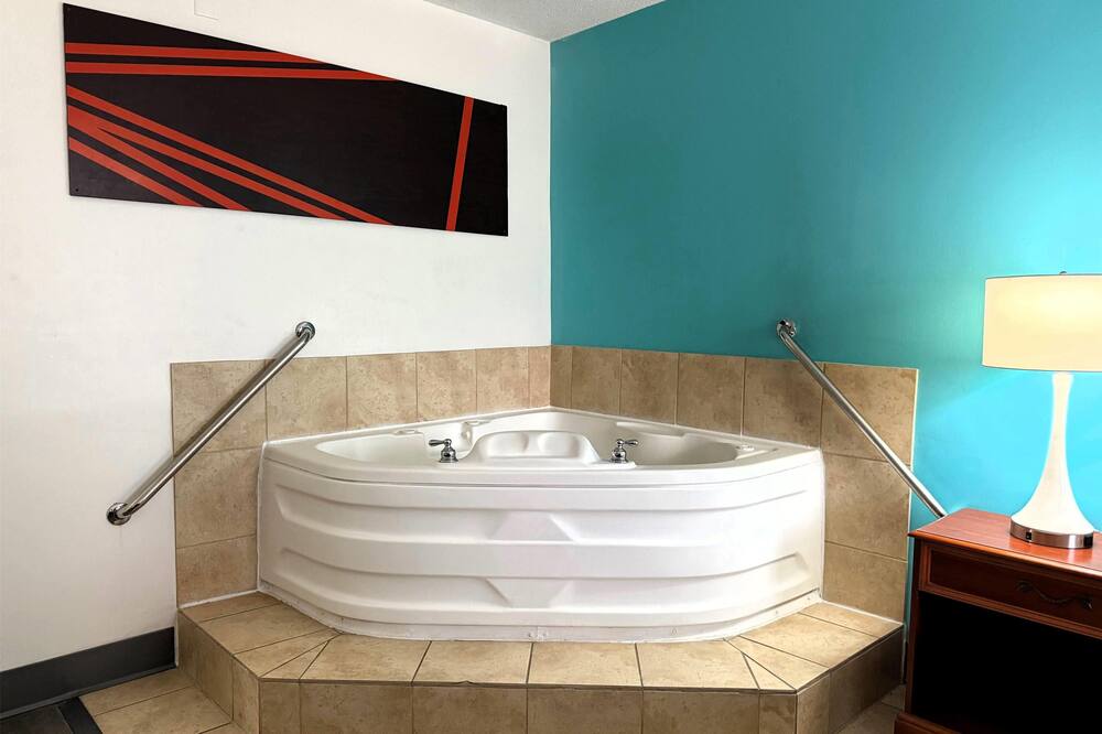 ハワード ジョンソン バイ ウィンダム エバンズビル イースト 写真