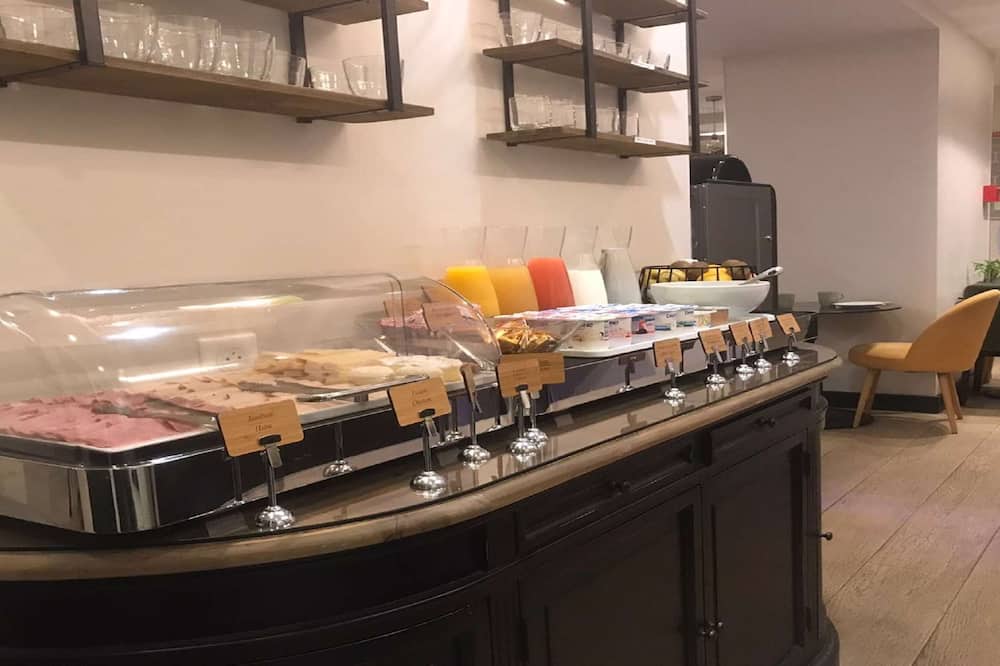 ホテル アポロニア パリ モンマルトル シュア ホテル コレクション バイ BW 写真