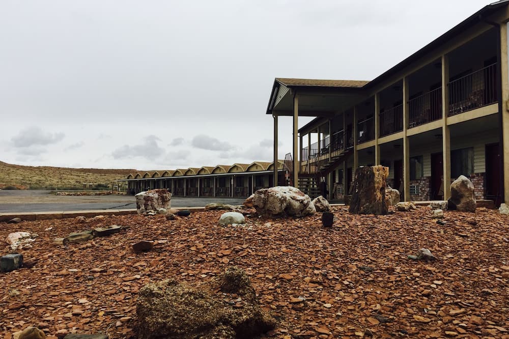 ウィスパリング サンズ モーテル 写真