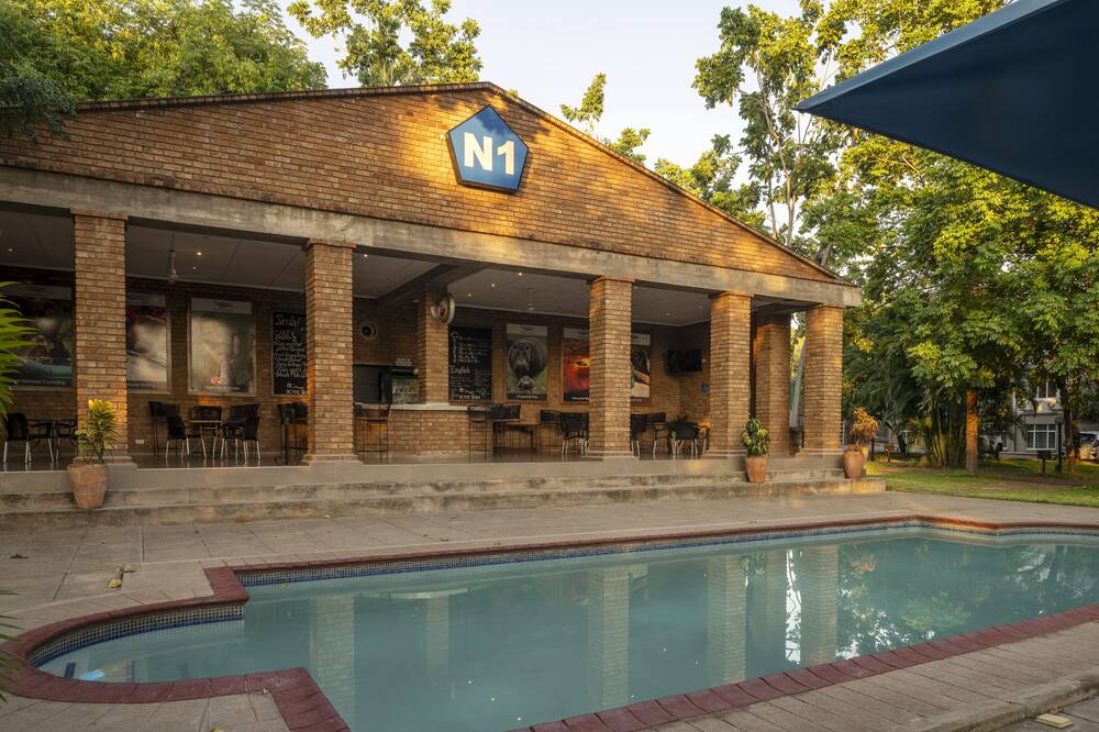 ザ N1 ホテル & キャンプサイト ビクトリア フォールズ 写真