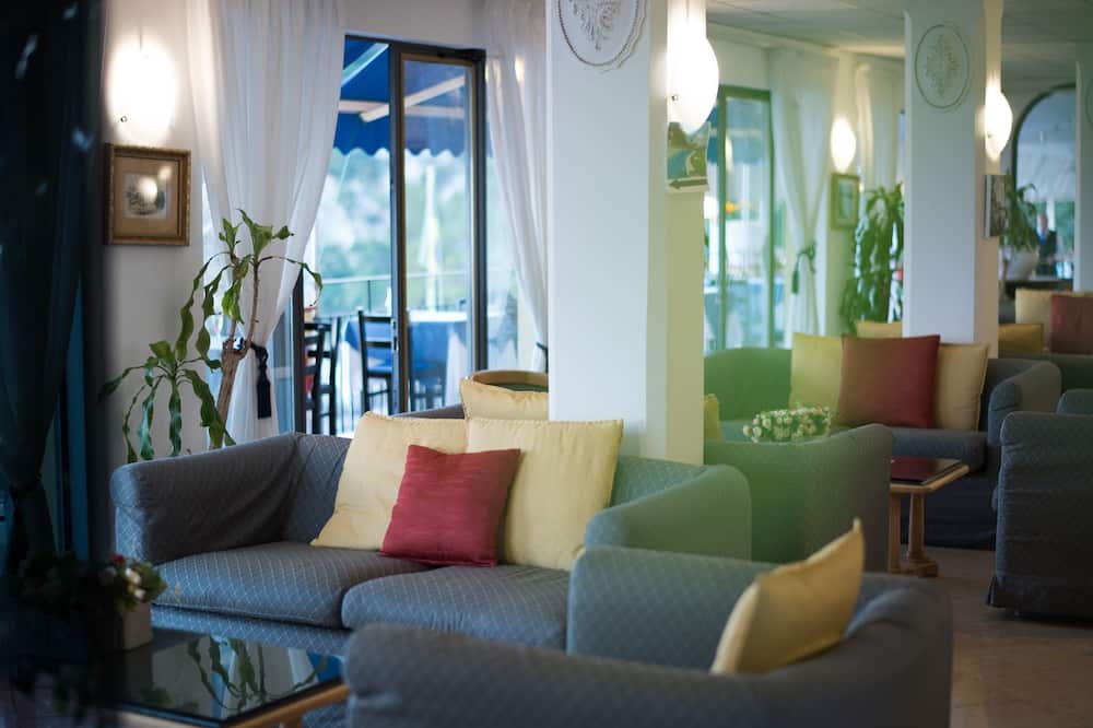 ホテル ウェーバー アンバサダー 写真