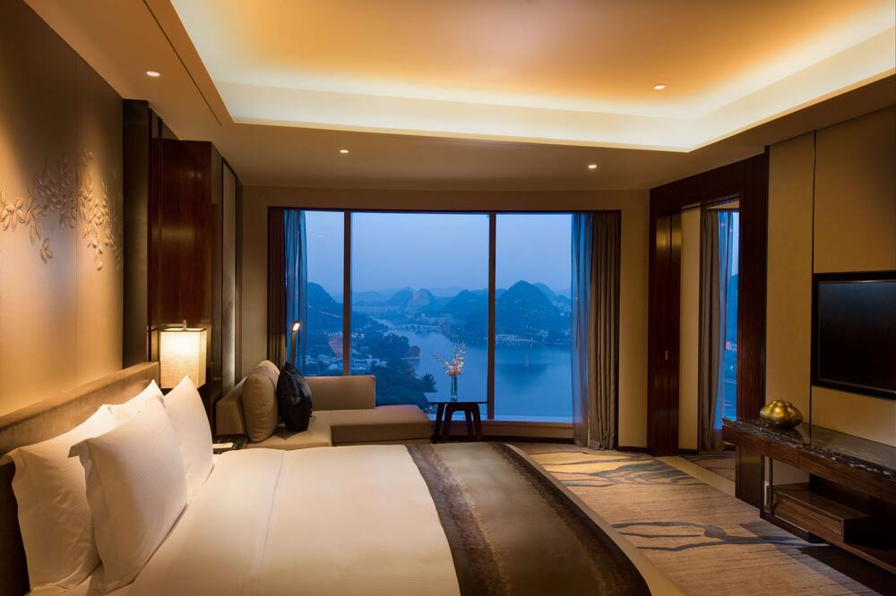 ダブルツリー バイ ヒルトン アンシュン 写真