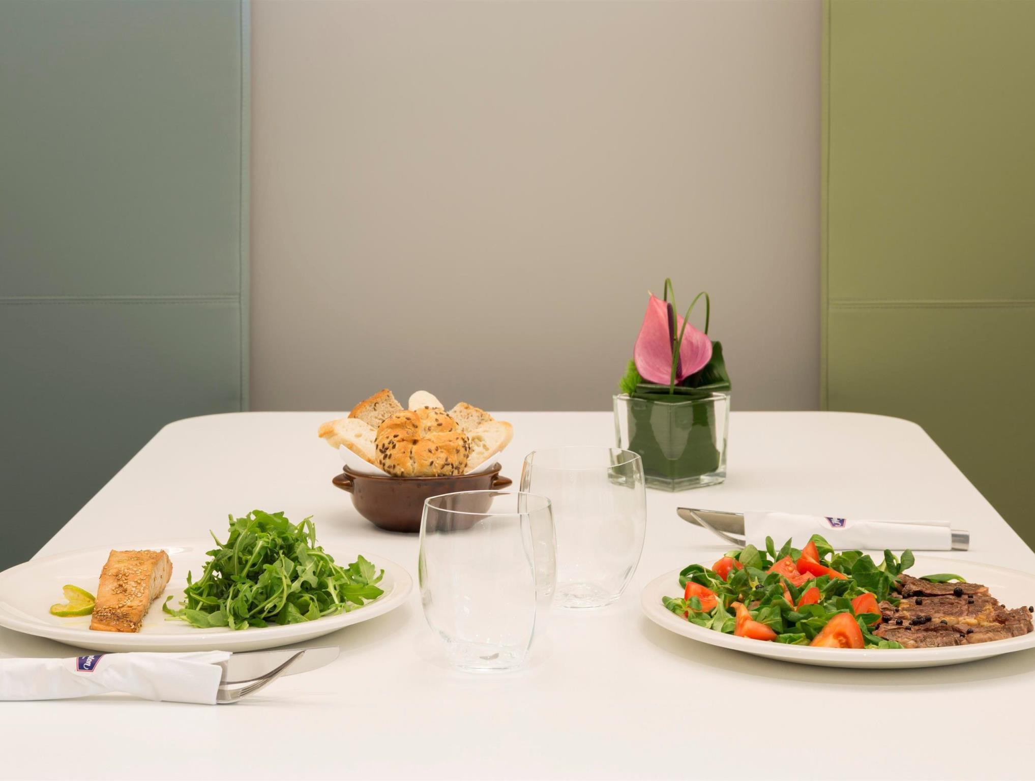 ハンプトン バイ ヒルトン ローマ イースト 写真