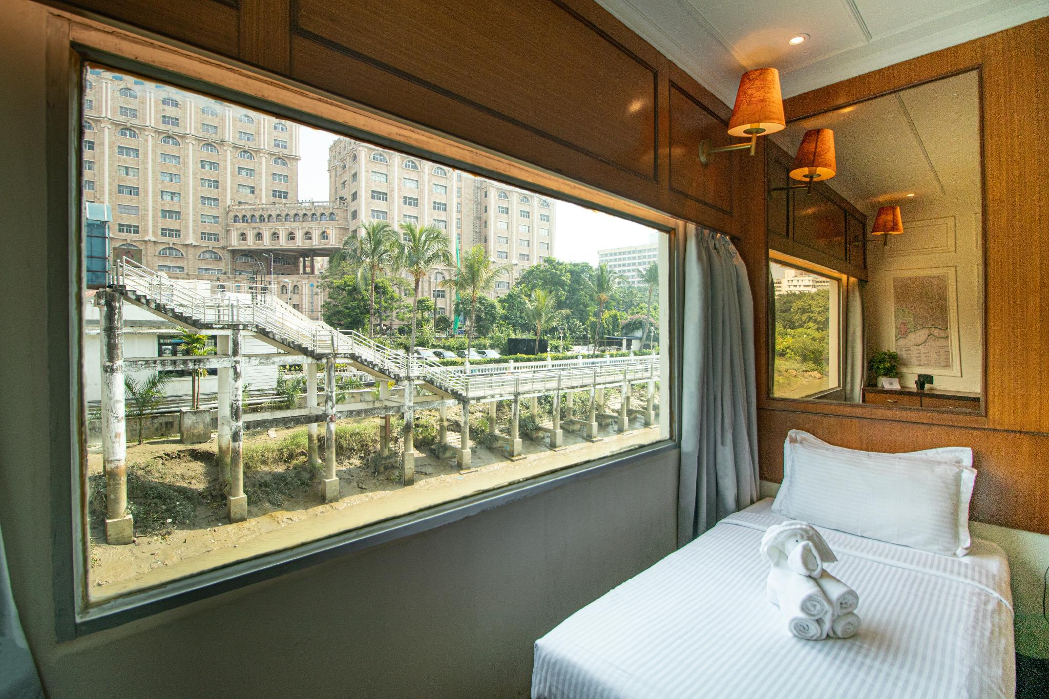 ポロ フローテル コルカタ 写真