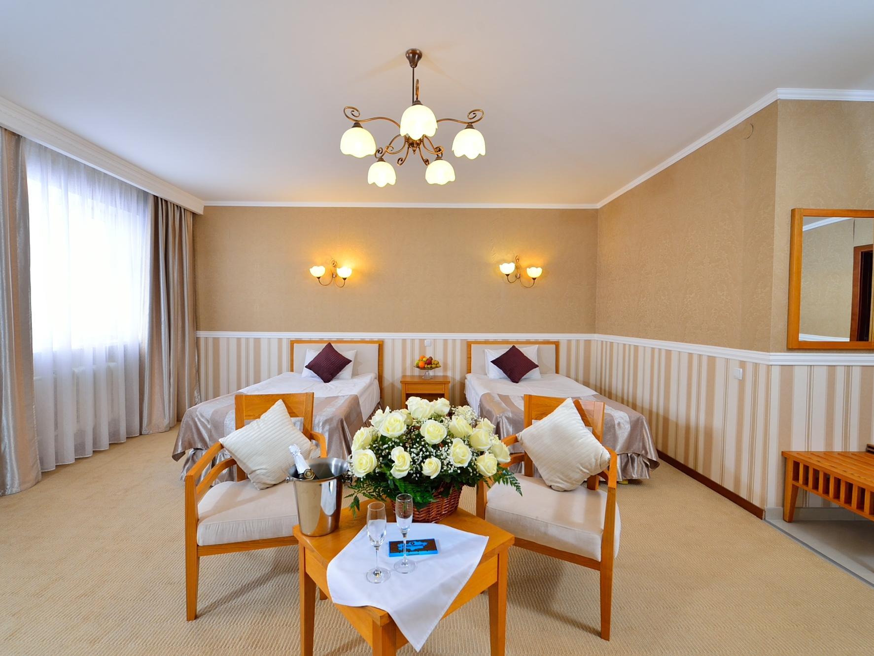 オー アザマット 写真