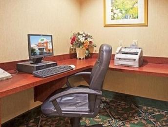 ホリデイ イン エクスプレス & スイーツ レノア シティ by IHG 写真