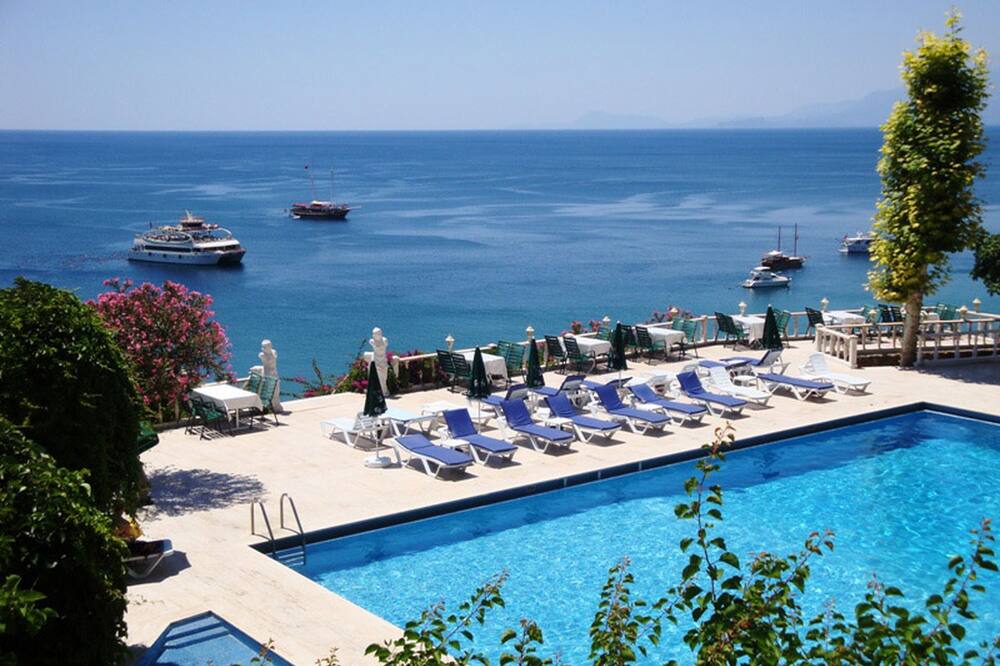 ララ オテル +12 オンリー アダルト 写真