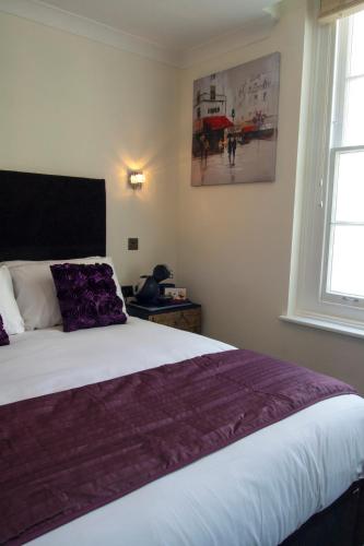 The Ship Leopard Hotel - No Children 写真