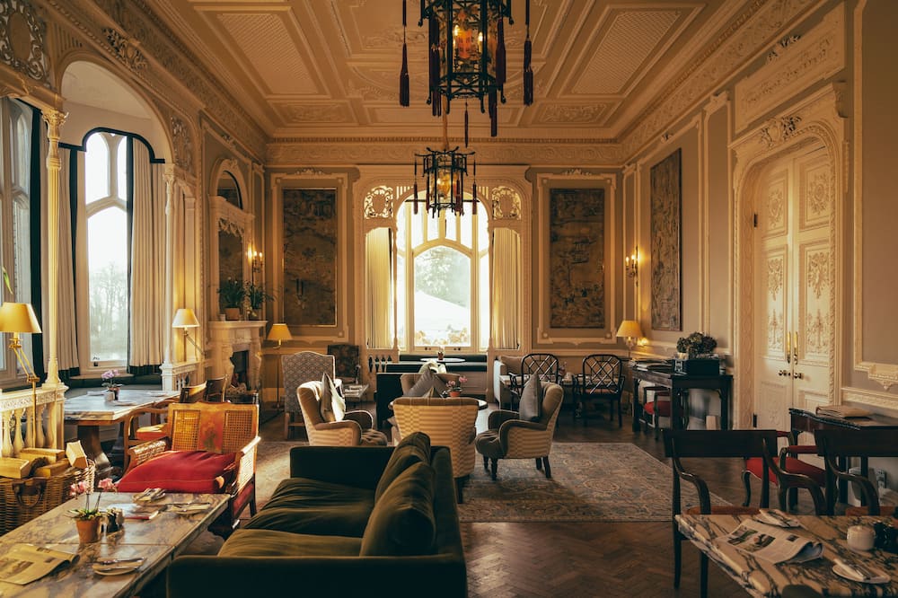The Oakley Court 写真