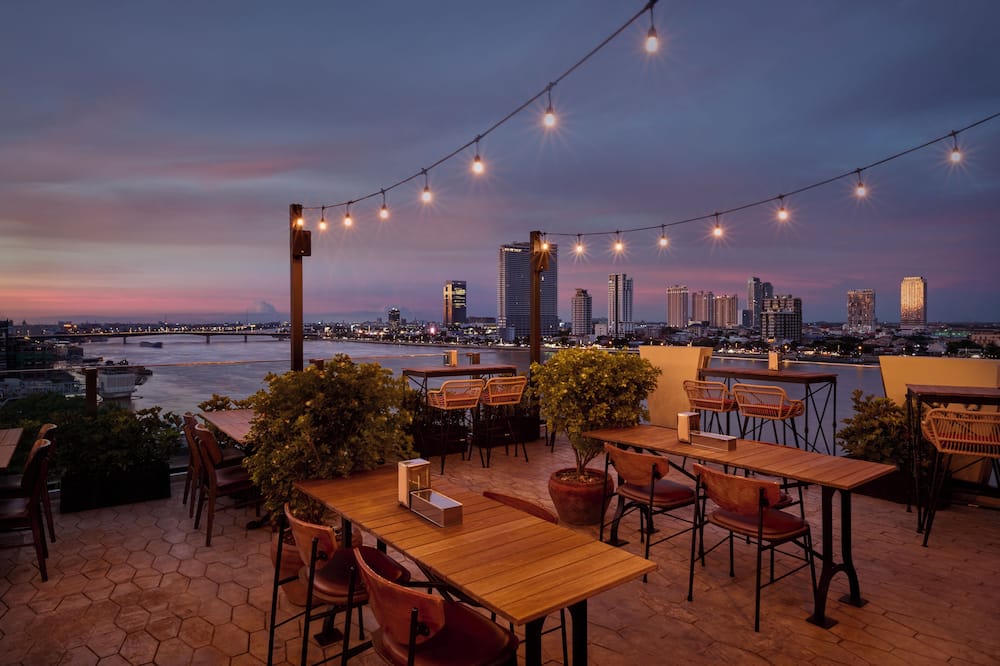 トライブ プノンペン ポスト オフィス スクエア 写真