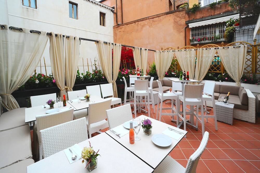 ホテル フォンタナ 写真