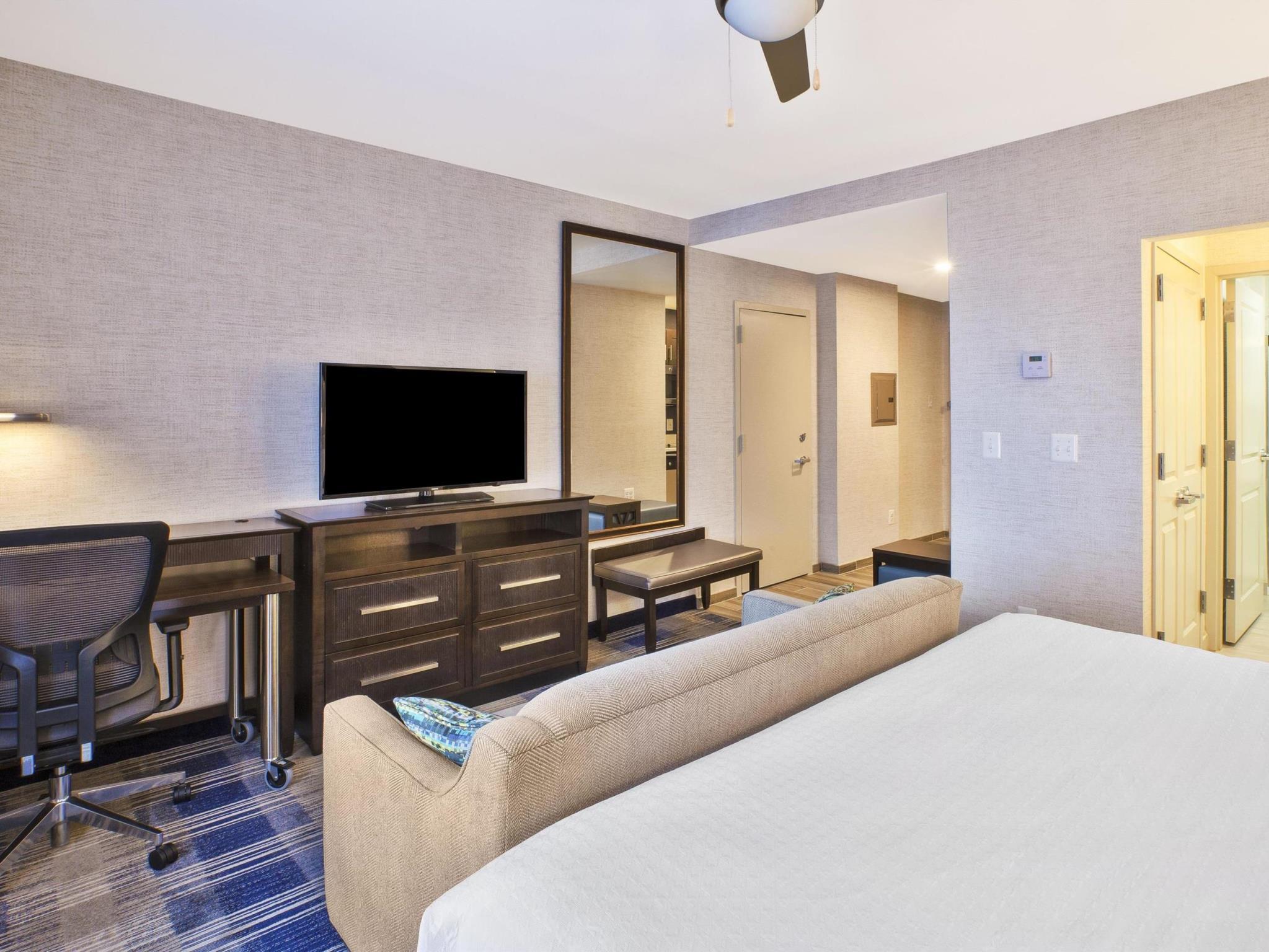 ホームウッド スイーツ バイ ヒルトン アーリントン ロスリン キーブリッジ 写真