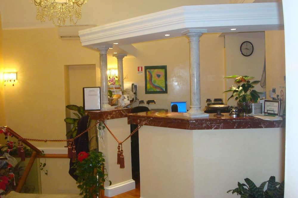 ホテル デメトラ キャピトリーナ 写真