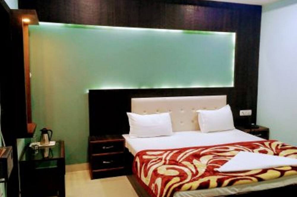 ホテル ウトゥサヴ レジデンシー 写真