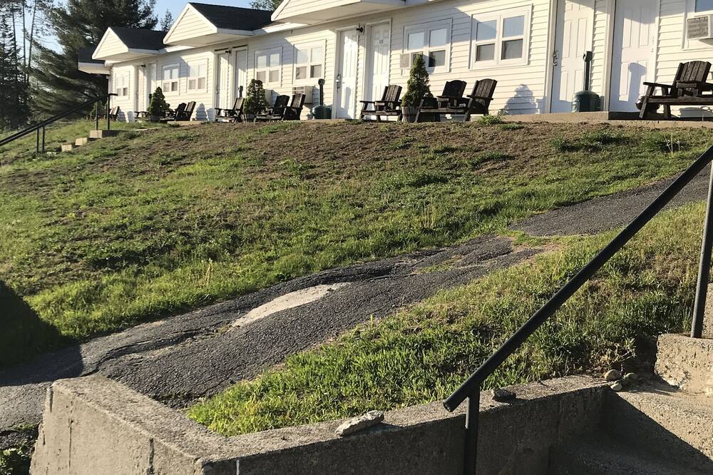 ホワイト バーチズ モーテル 写真