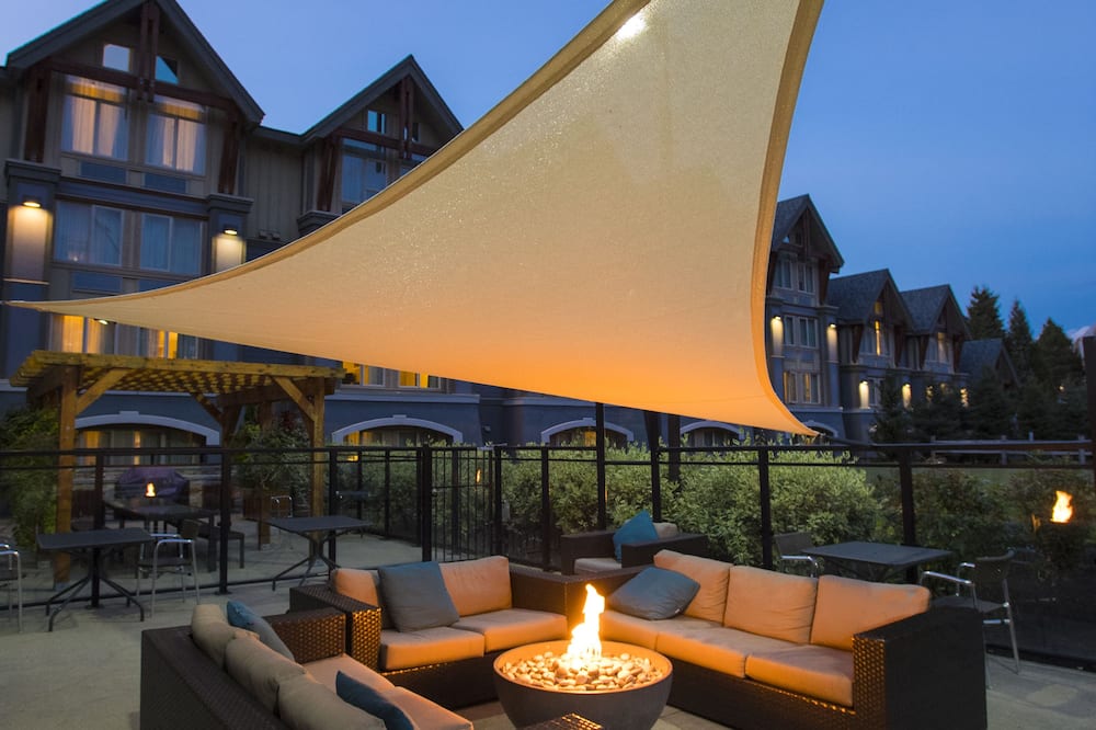 アーヴァ ホイッスラー ホテル 写真