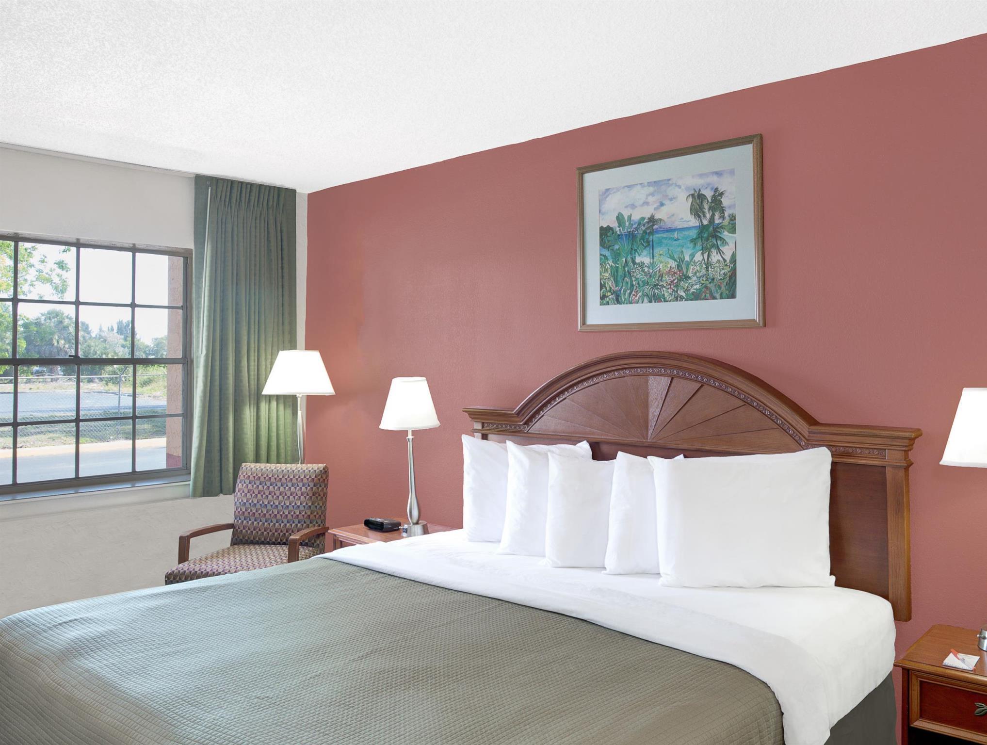 ハワード ジョンソン バイ ウィンダム フォート マイヤーズ フロリダ 写真