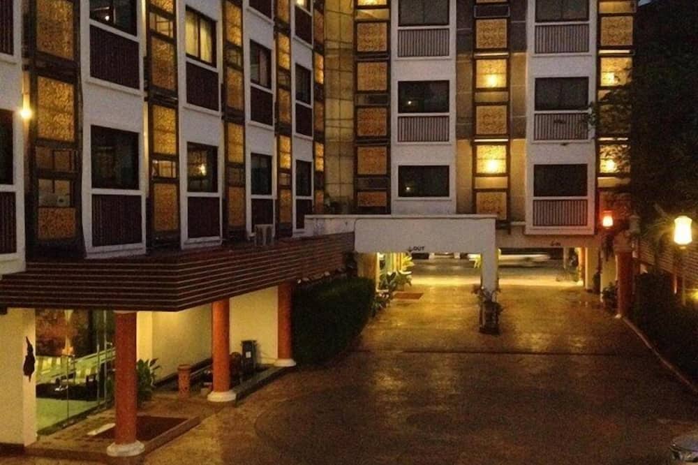 ワンブラパ グランド ホテル 写真