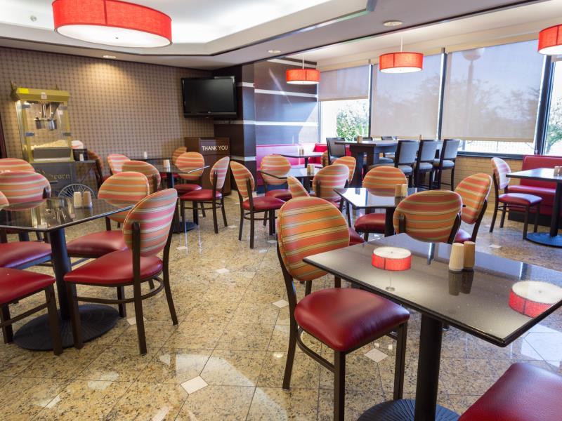 ドゥルーリー イン&スイーツ シャンペーン 写真