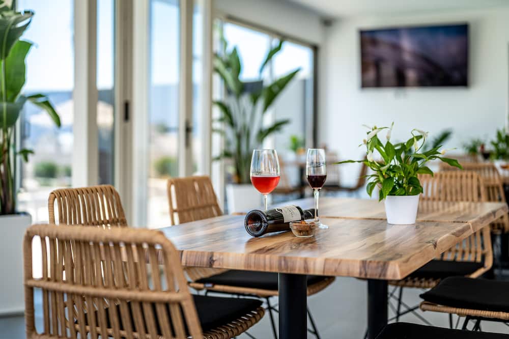 エン プロ ブティック スイーツ サントリーニ 写真