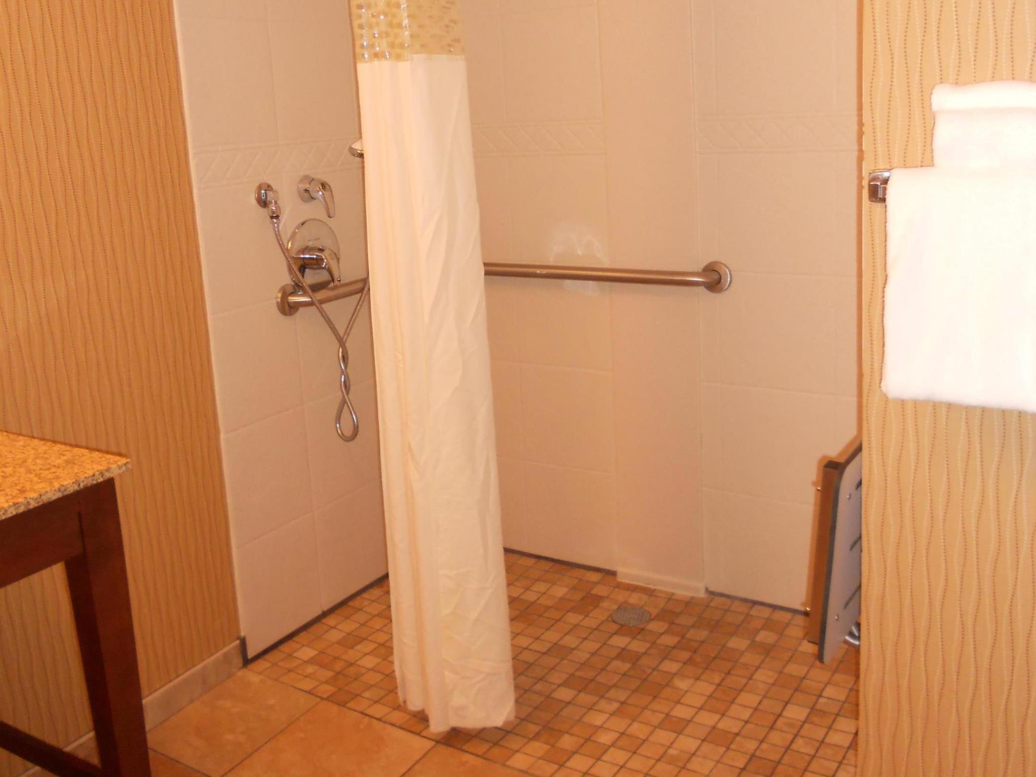 ハンプトン イン&スイーツ シンシナティ アップタウン ユニバーシティ エリア 写真