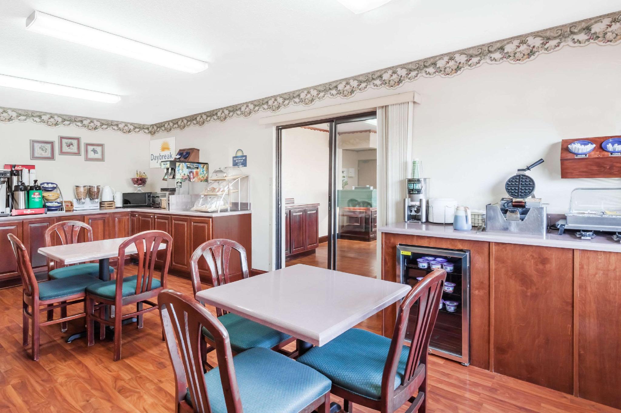 デイズ イン バイ ウィンダム ダイアーズバーグ 写真