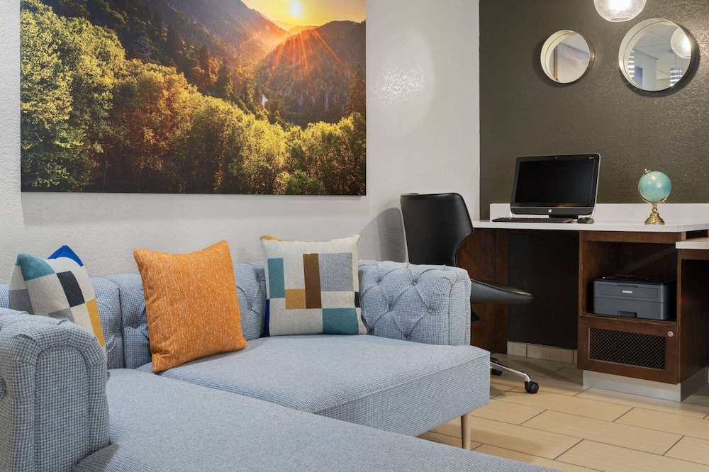 ラ キンタ イン & スイーツ バイ ウィンダム ノックスビル エアポート 写真