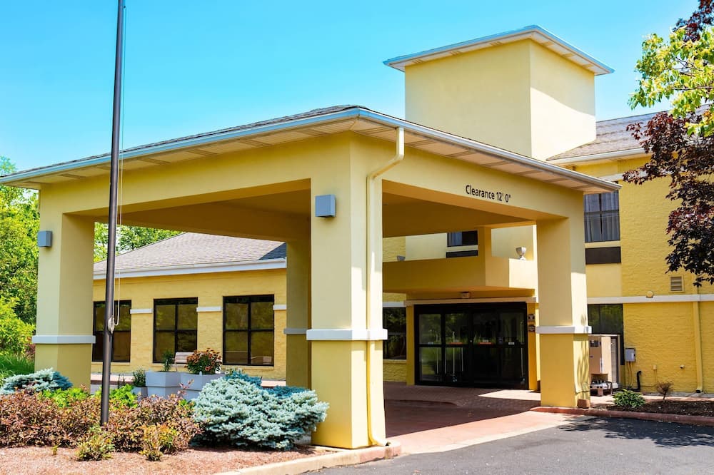 クオリティ イン & スイーツ オークウッド ビレッジ - クリーブランド サウス 写真