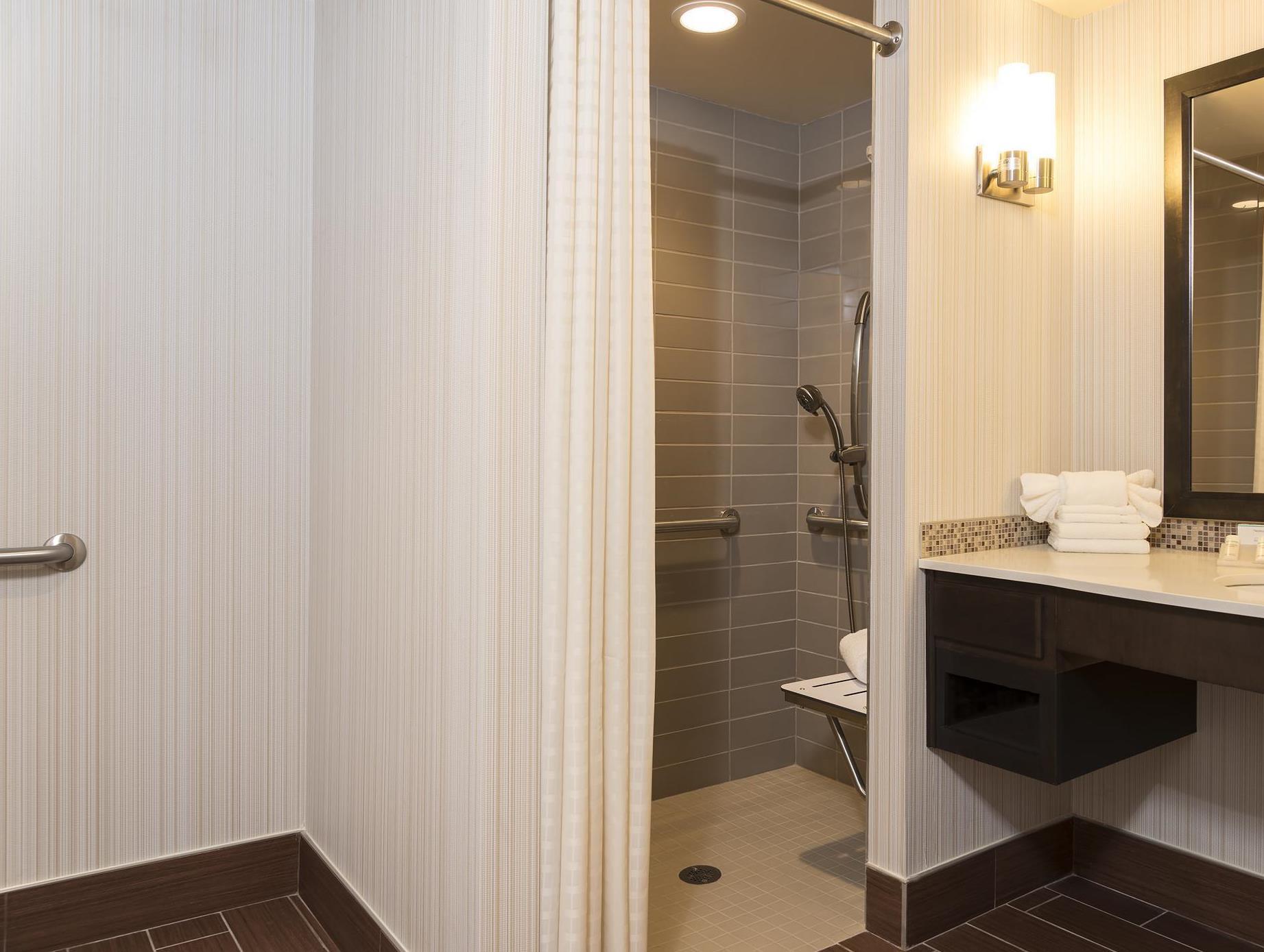 ヒルトン ガーデン イン ルイビル ダウンタウン 写真